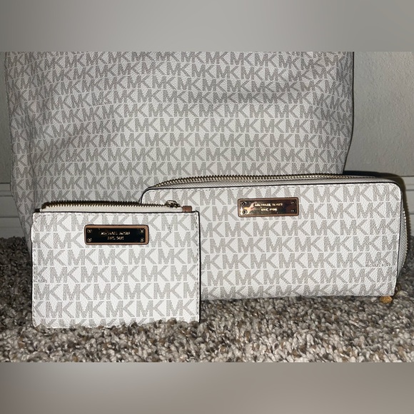Michael Kors Raven North bag + matching card case + matching wallet - Picture 3 of 6